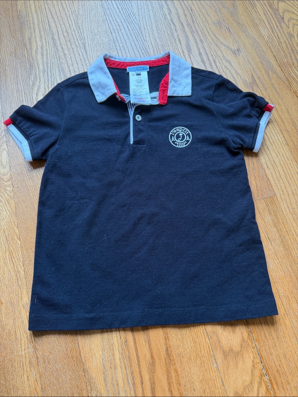 Jacadi short sleeved polo shirt in navy/white/red, size 6A. Like new